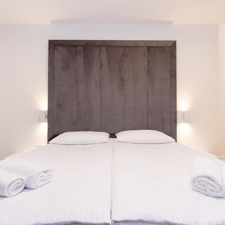 Apartmani I Sobe Pejacevic Osijek Ngoại thất bức ảnh