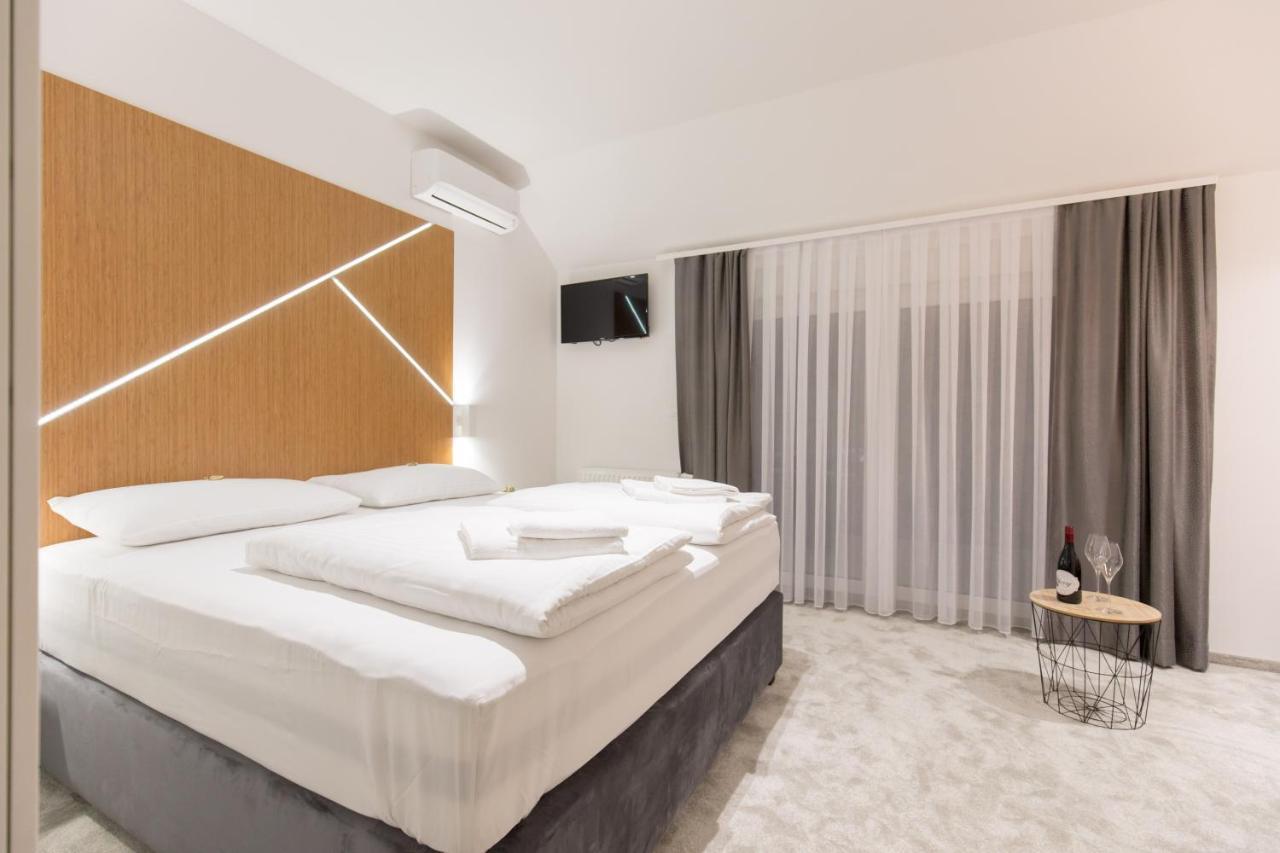 Apartmani I Sobe Pejacevic Osijek Ngoại thất bức ảnh