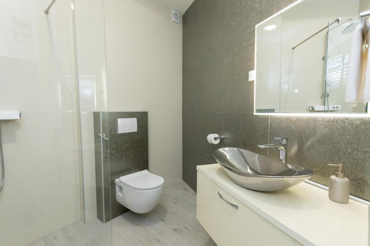 Apartmani I Sobe Pejacevic Osijek Ngoại thất bức ảnh