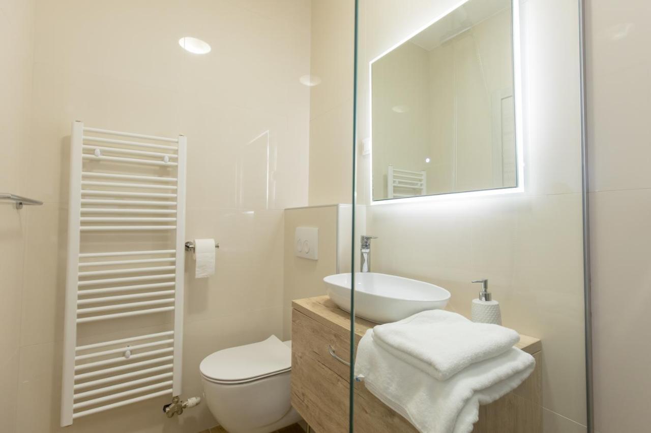 Apartmani I Sobe Pejacevic Osijek Ngoại thất bức ảnh